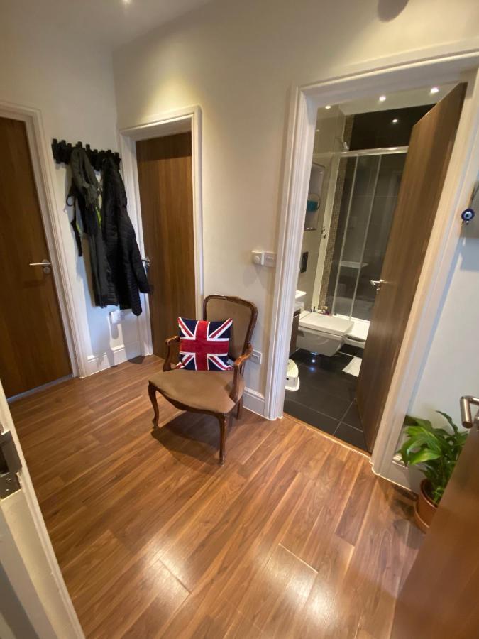Notting Hill Next Door Bedroom In The Share Flat London Bagian luar foto