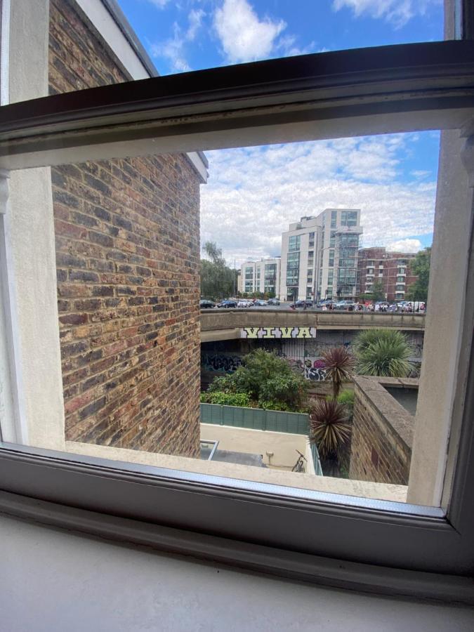 Notting Hill Next Door Bedroom In The Share Flat London Bagian luar foto
