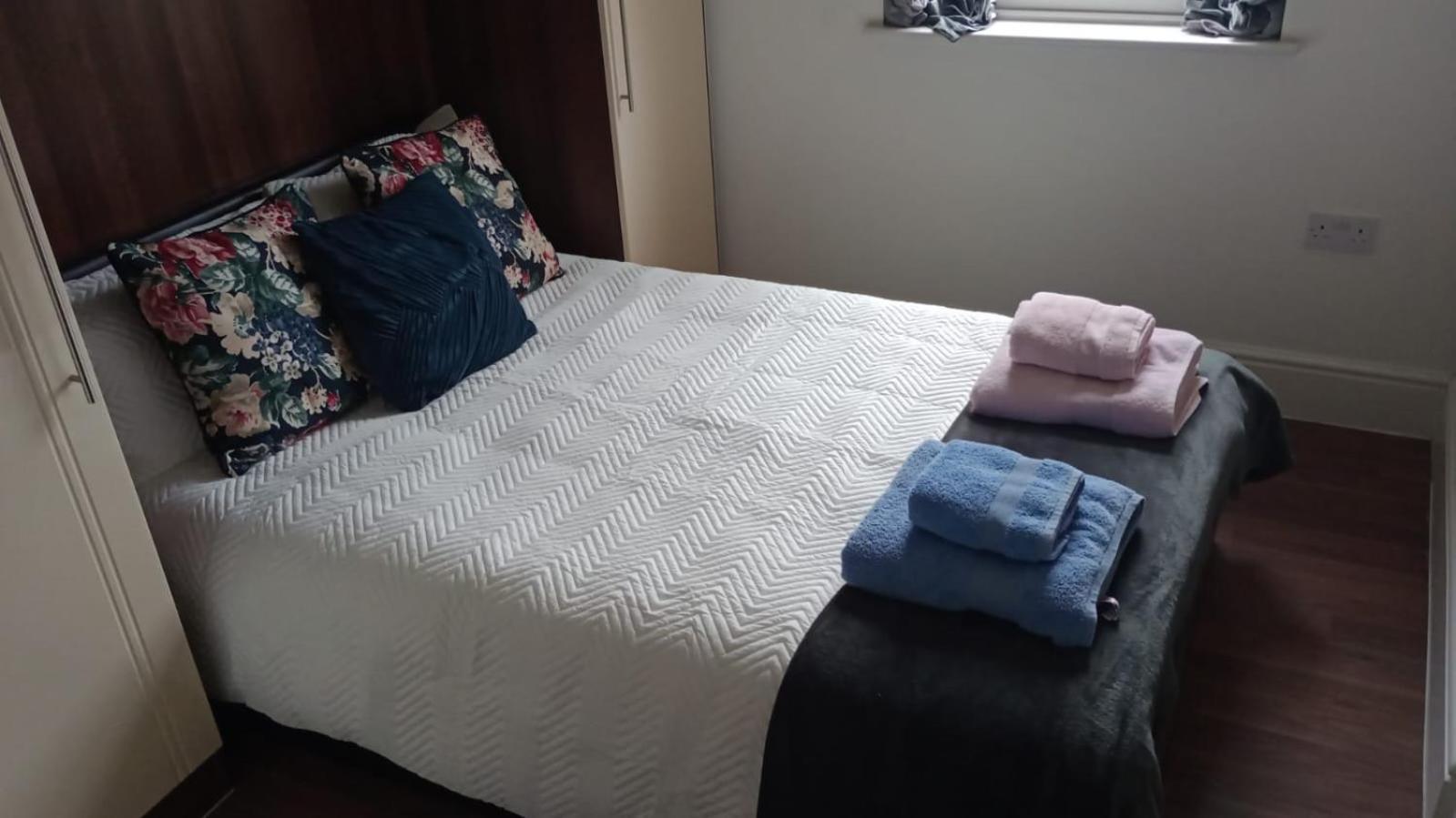 Notting Hill Next Door Bedroom In The Share Flat London Bagian luar foto
